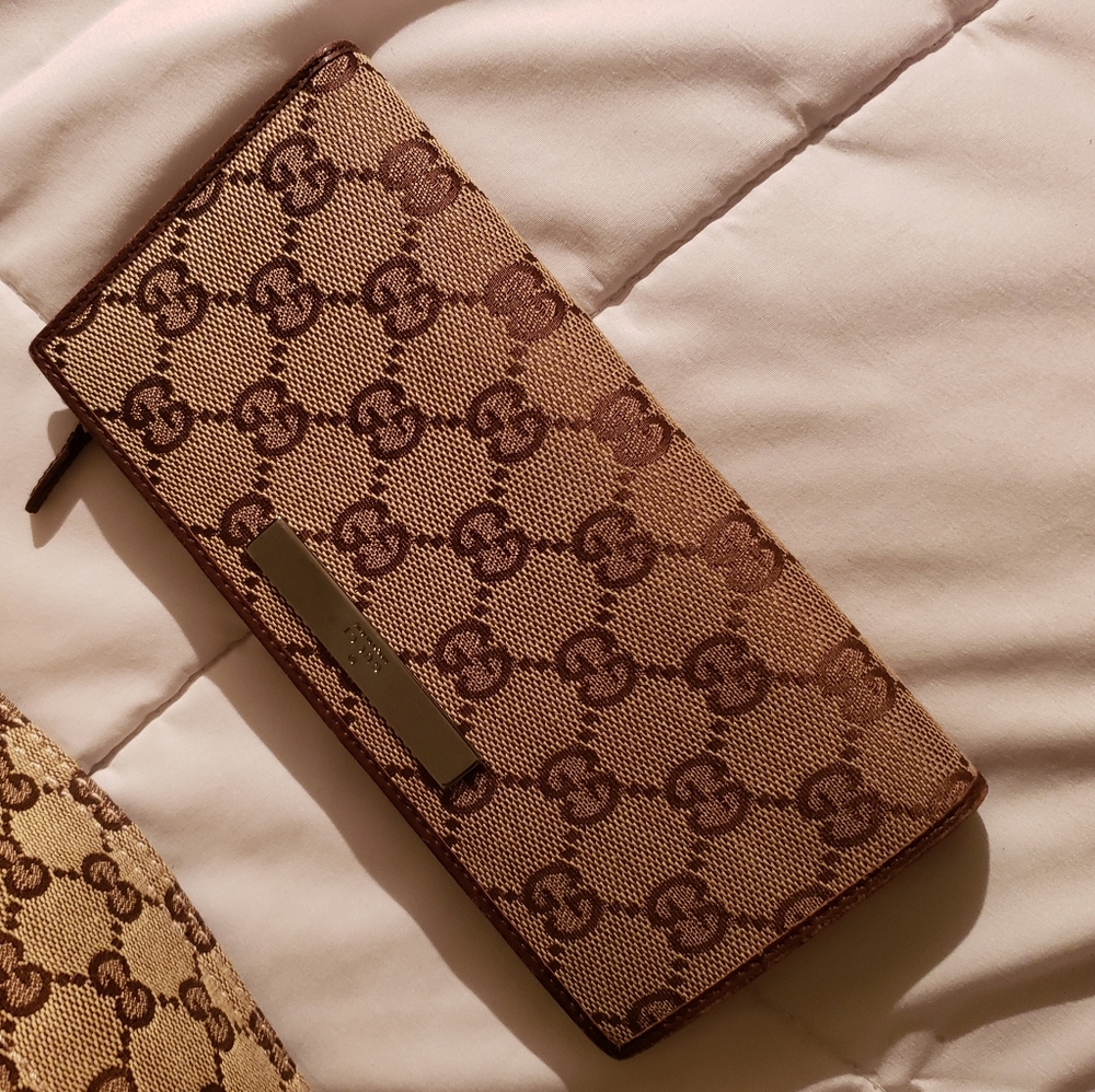 Authentic Brown Gucci wallet